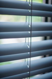 Venetian-Blinds-Close-Up-Photo-MegaView&reg;-blue-slats-2-scaled